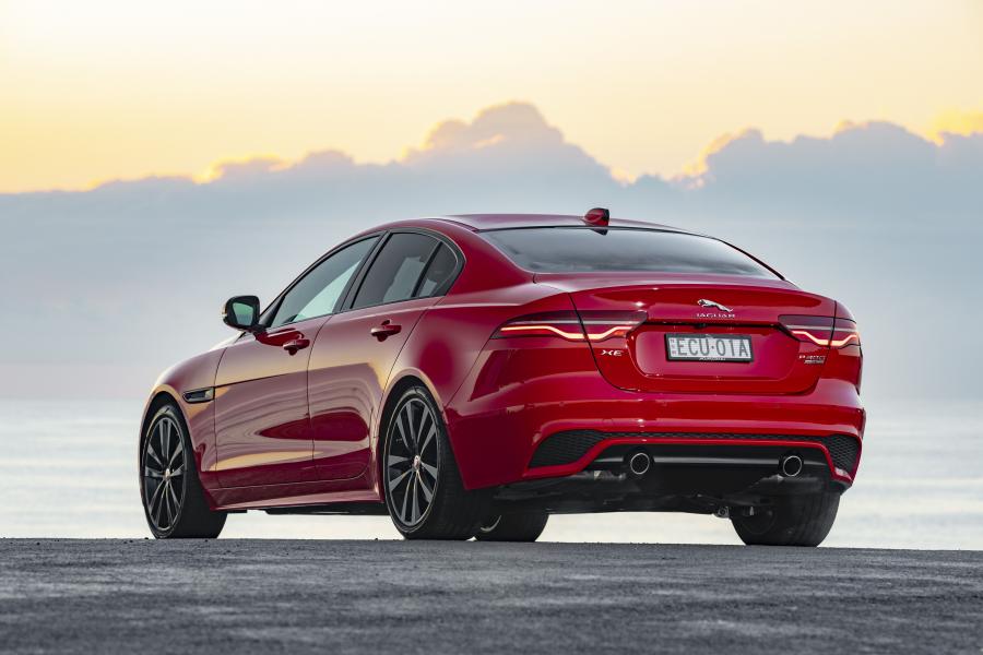 Jaguar XE P300 R-Dynamic 2019 года  (AU) (фото 36 из 40)